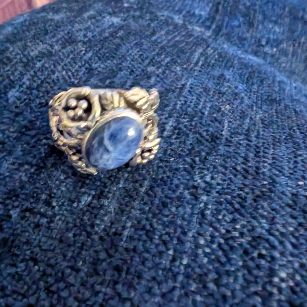 Sterling silver ring (size 6.75 - 7)